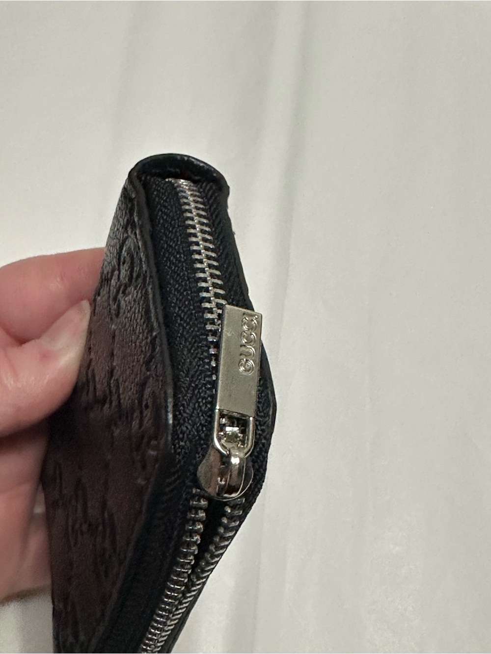Black Embossed GG Zip Card Holder - Picture 3 of 9